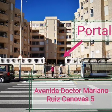 Lejlighed Beachfront Modern And Spacious