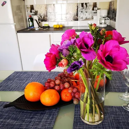 Beachfront Modern And Spacious شقة تورّيفيِخا